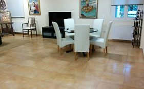 Lovely 2-Bedroom Apartment At Greek Riviera