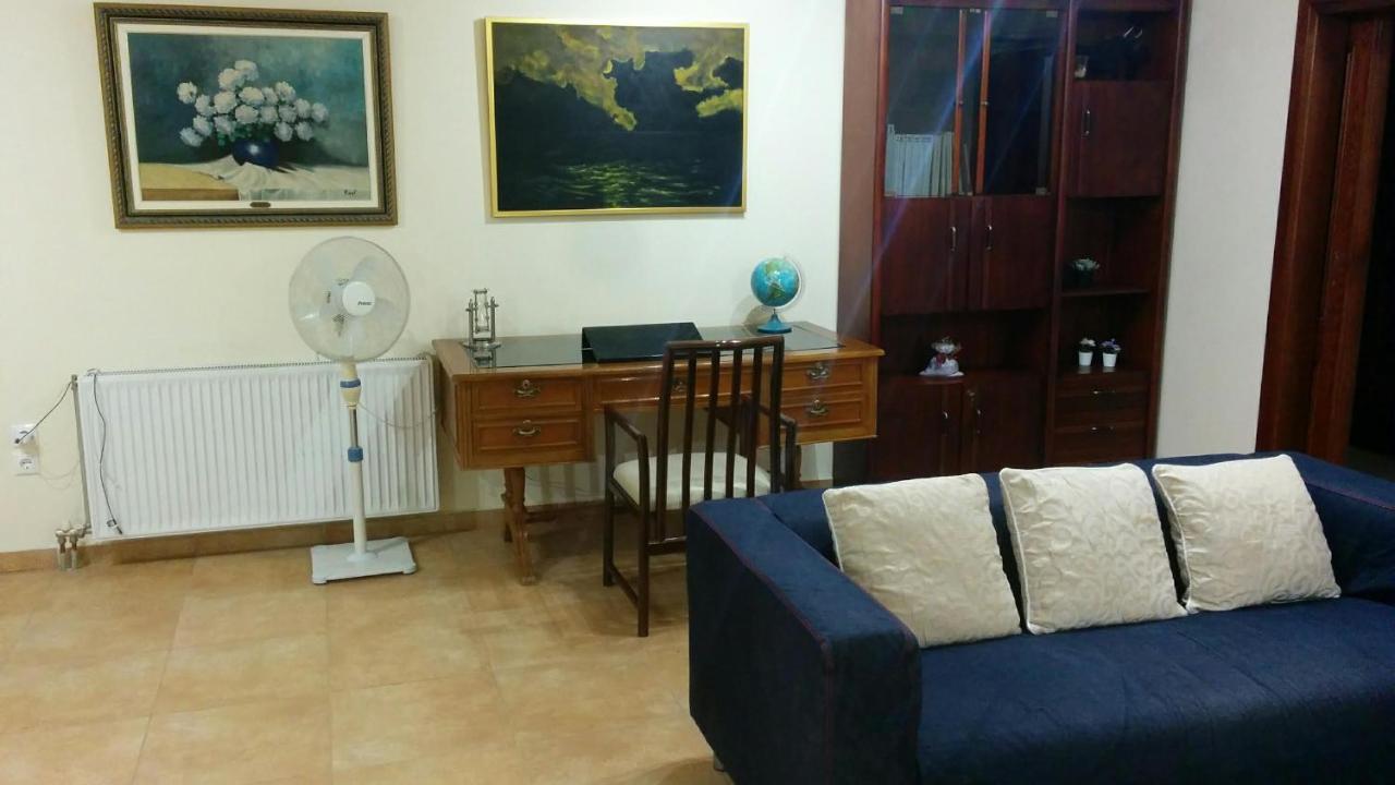 Lovely 2-Bedroom Apartment At Greek Riviera Vari  Exterior photo